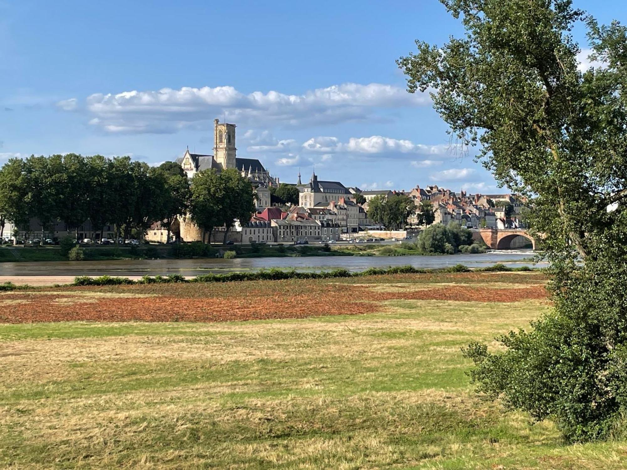 Hotel Des Ducs Nevers Luaran gambar